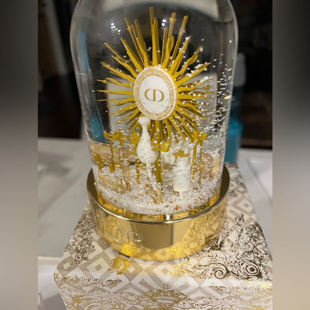 GORGEOUS brand new limited edition Dior snowglobe